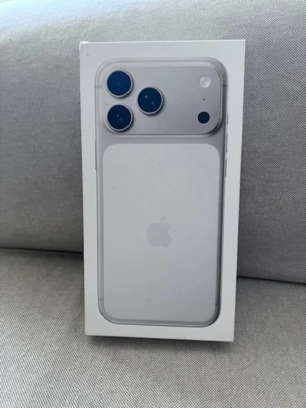 Apple iPhone 17 Pro Max - White Box - EUC